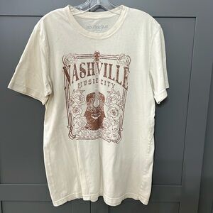 Woman’s Sz L Cream Nashville Music City T-shirt